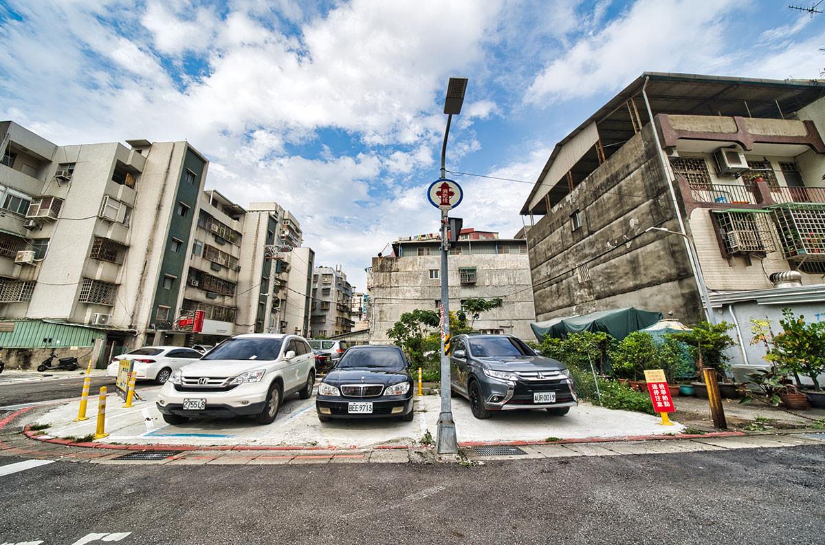 芝山站鄰近車位