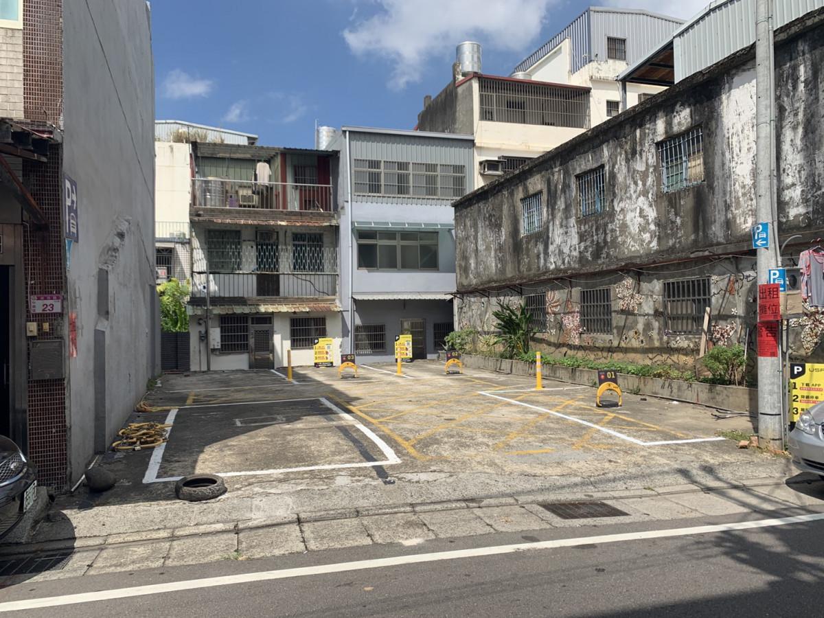 成功路鄰近車位