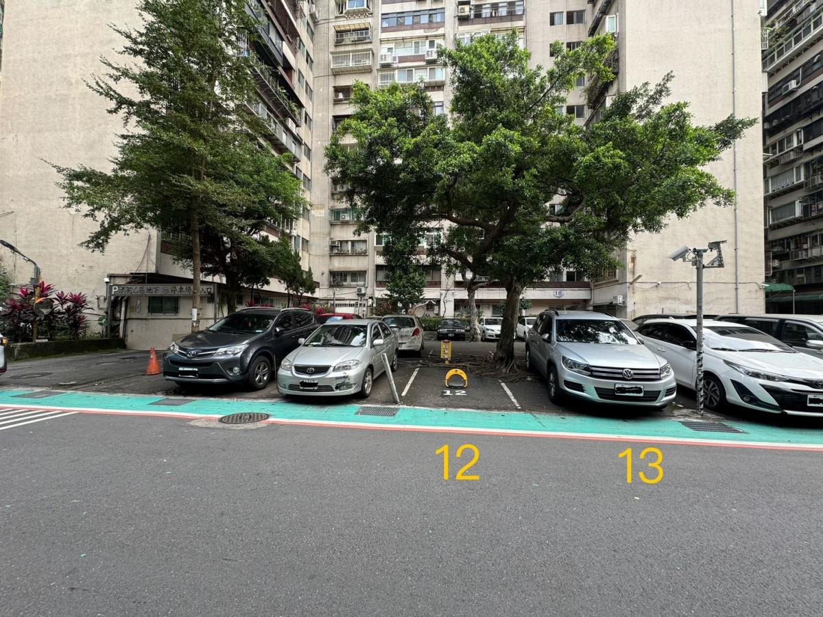 基隆路一段364巷車位