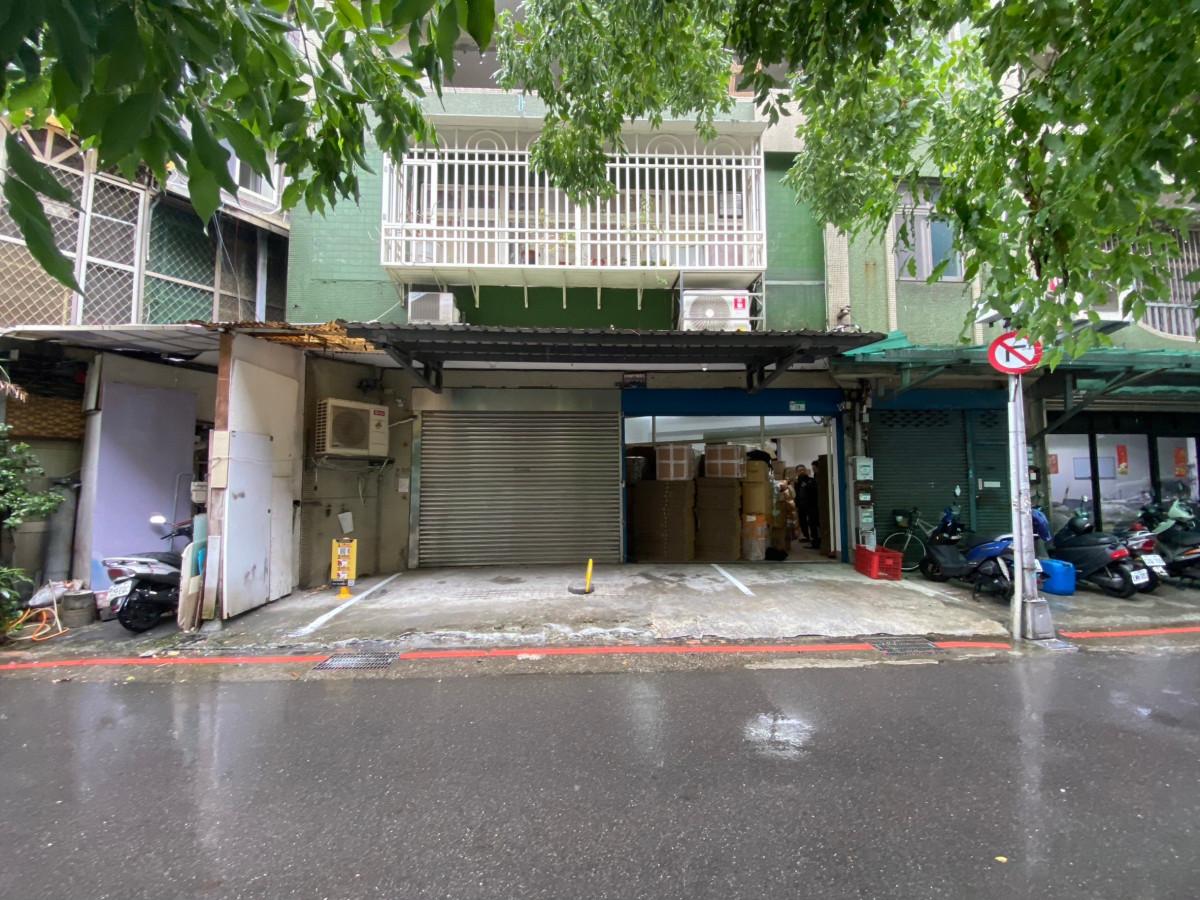 螢橋國小鄰近車位
