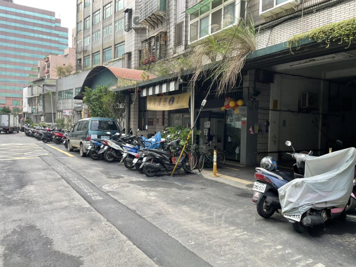 松山八德路易莎車位