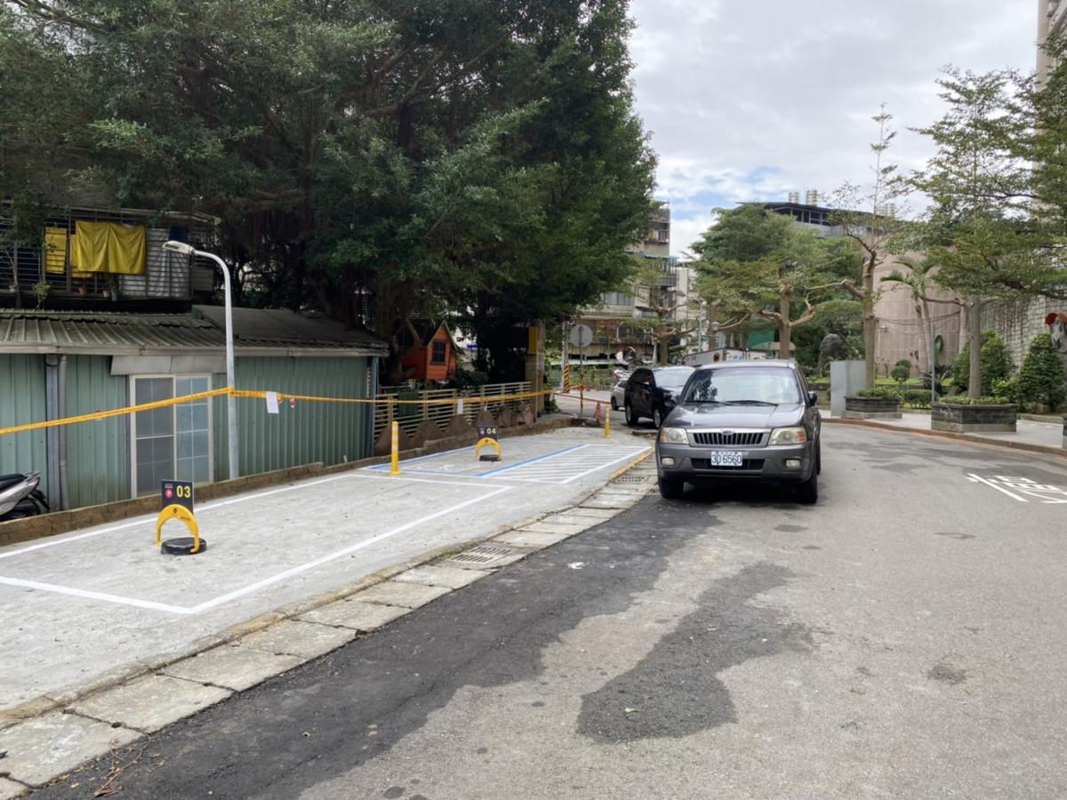 金龍路車位