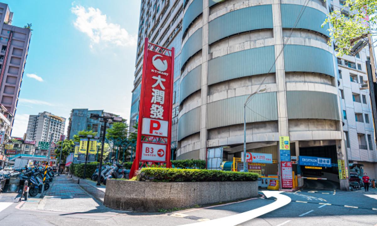 大潤發中和店4號專用樁 - J1772
