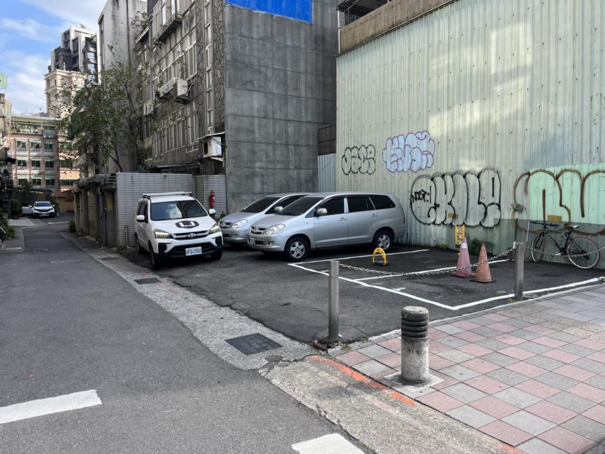 中正紀念堂鄰近車位