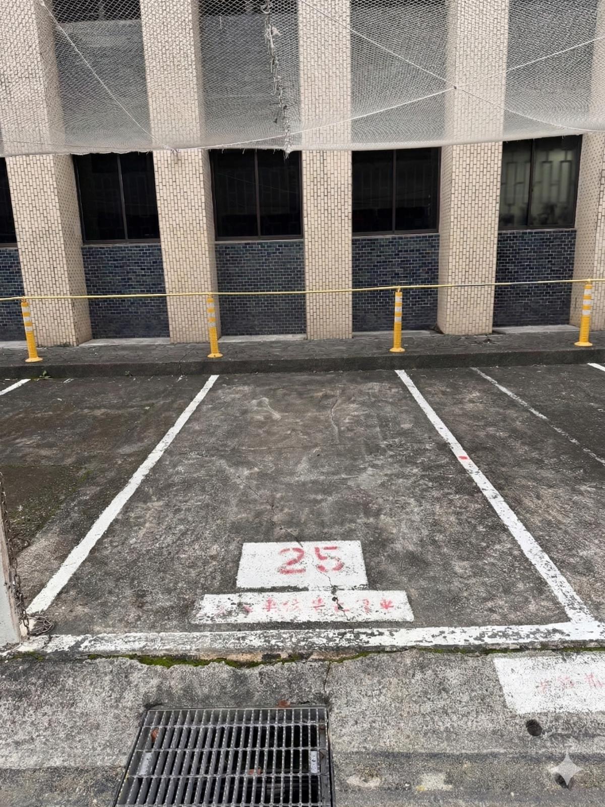 25號車位