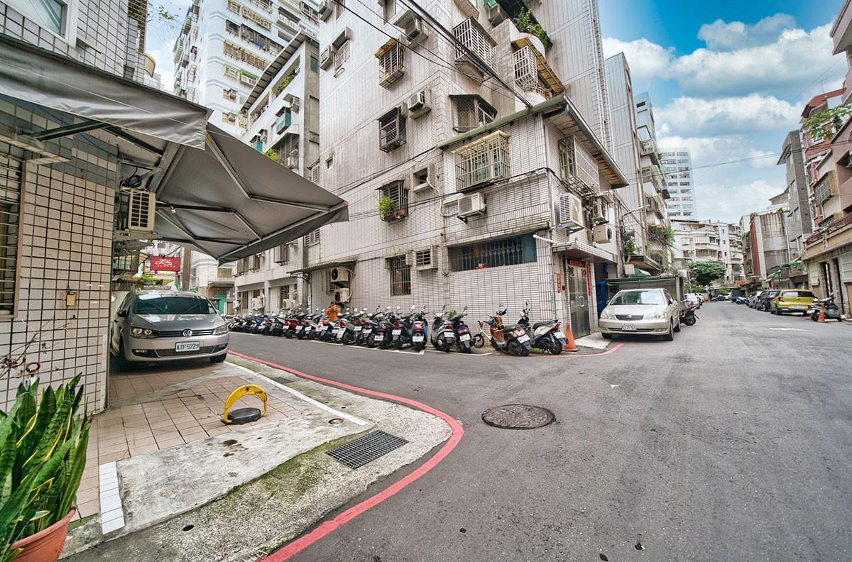 永安市場鄰近車位(中和路)