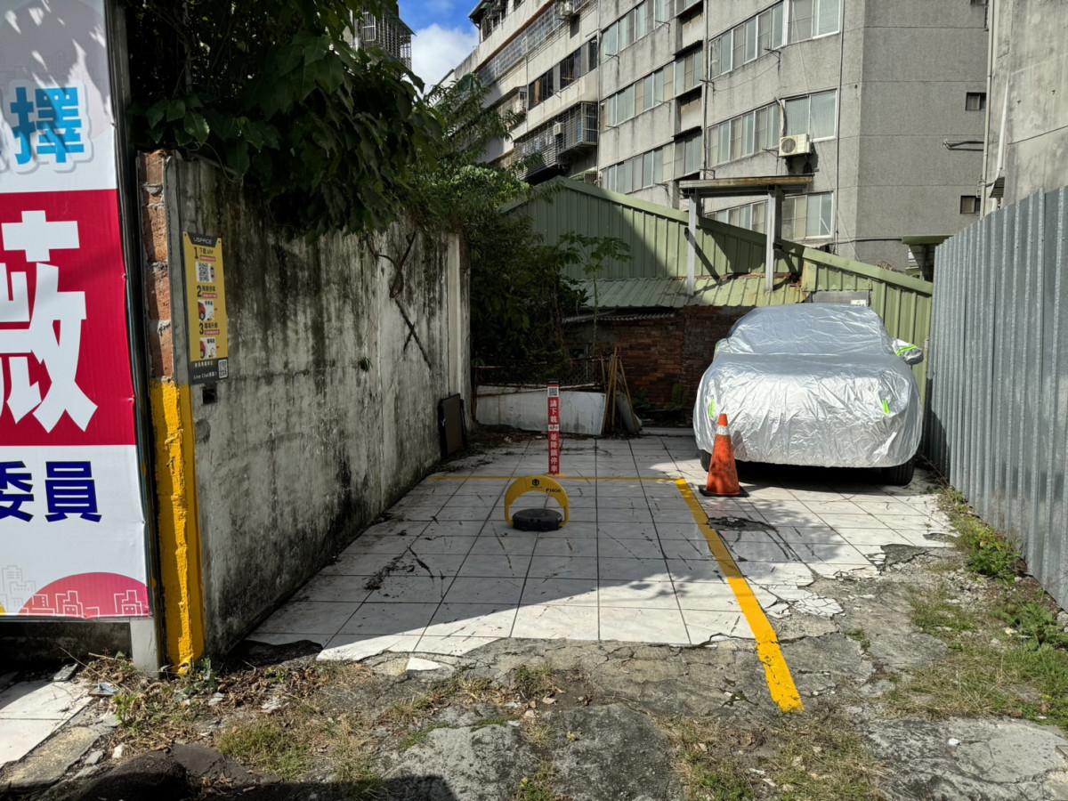 中吉公園鄰近車位