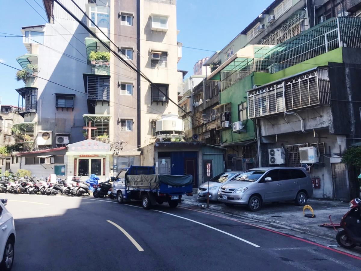 板橋江子翠鄰近車位