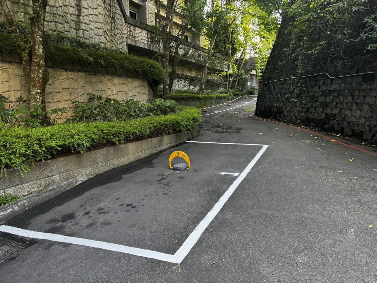 01號車位