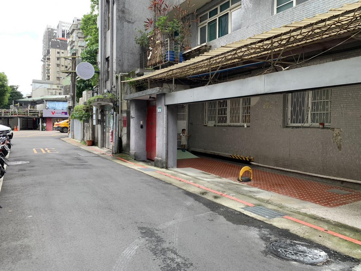浦城街精華車位