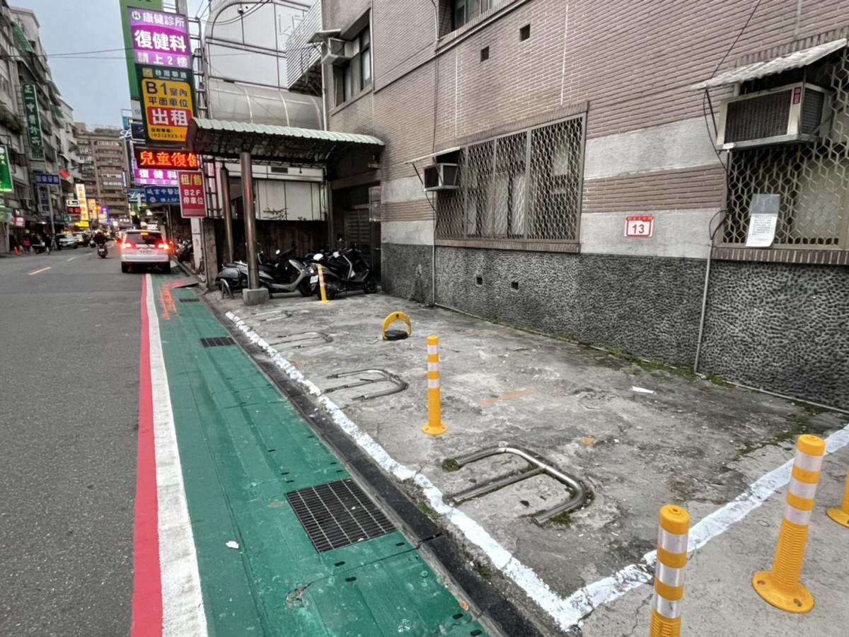 台北體育場鄰近車位