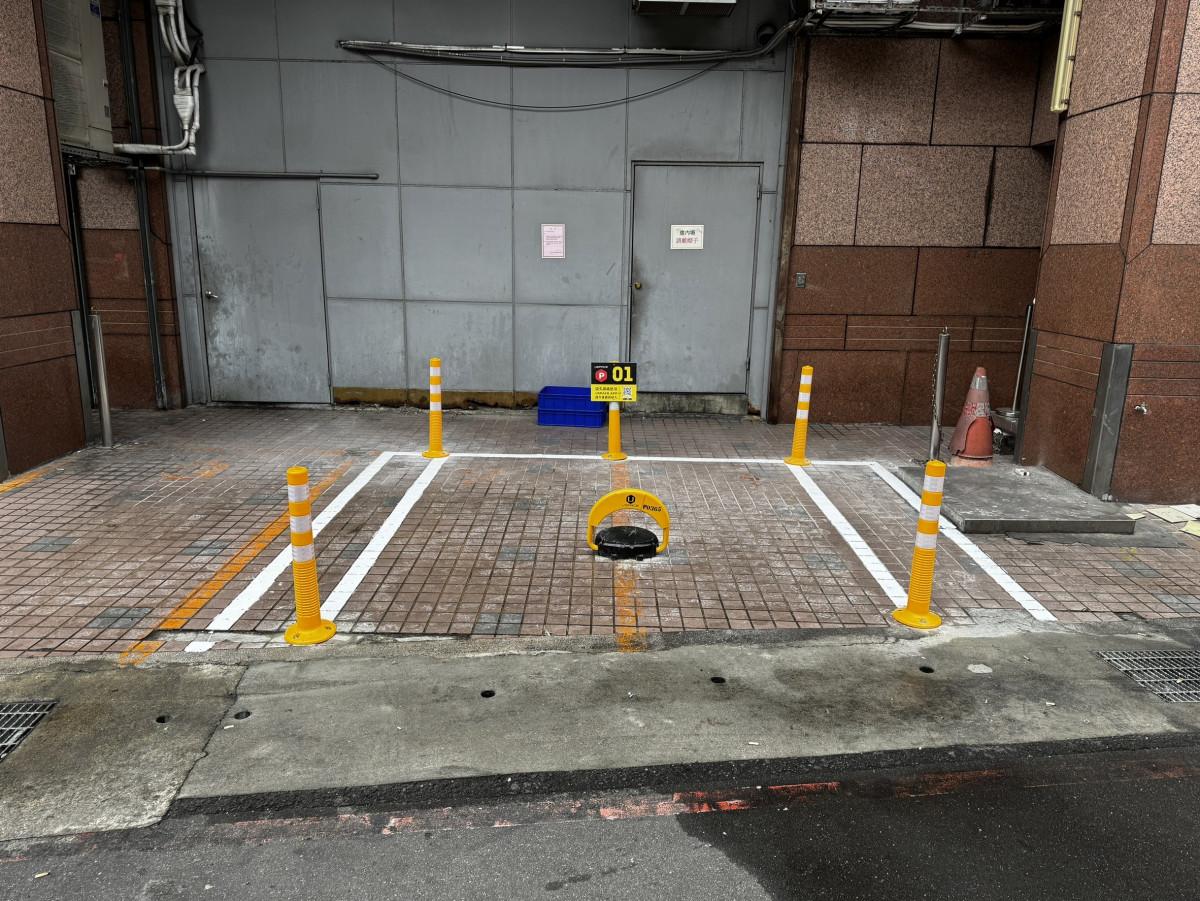 大安高工鄰近車位（朝代金站大樓後方）