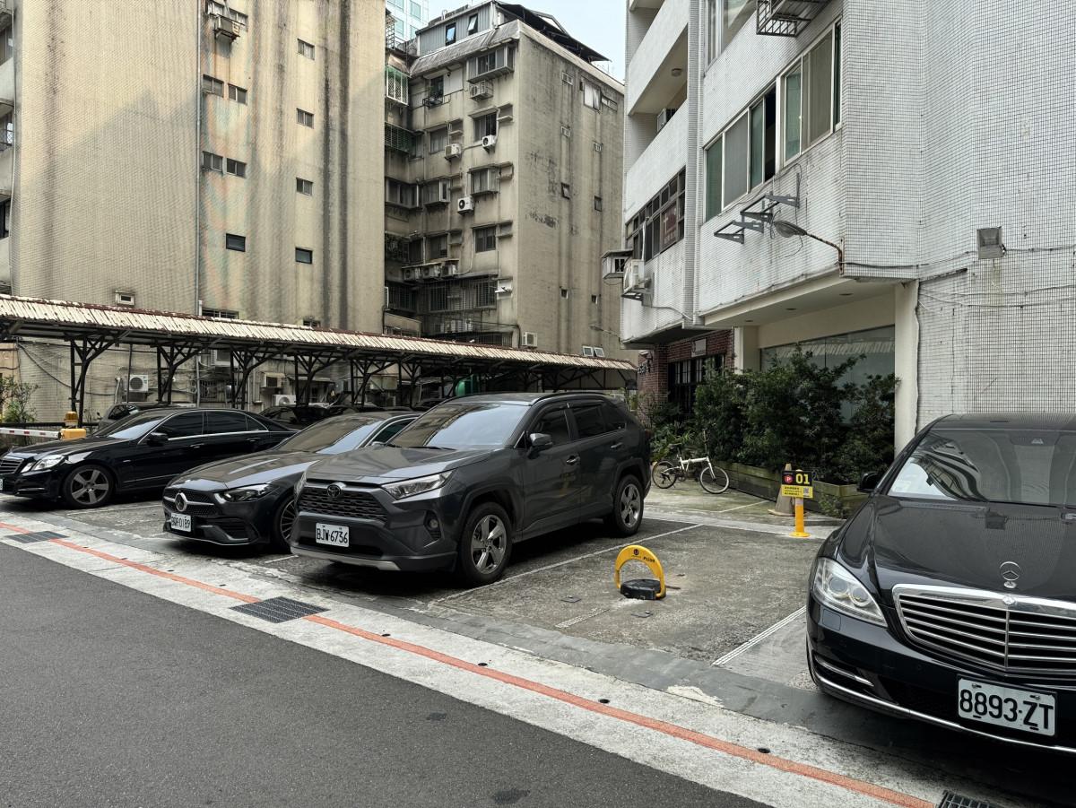 敦南誠品後巷車位(新力大廈)