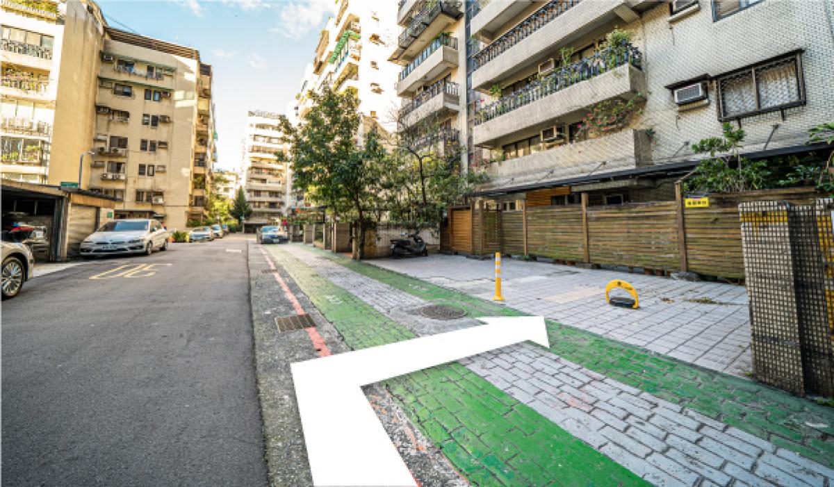 龍門國中鄰近車位