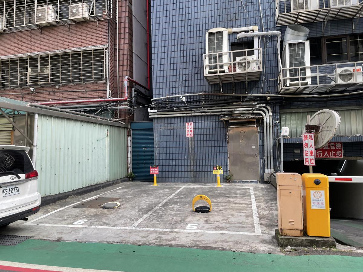 明輝商業大樓1F平面車位