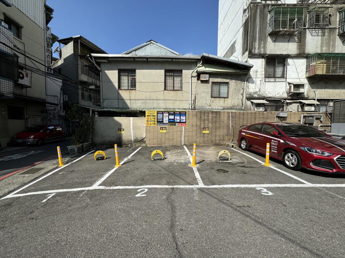 永和耕莘醫院停車場(戶外地鎖車位)