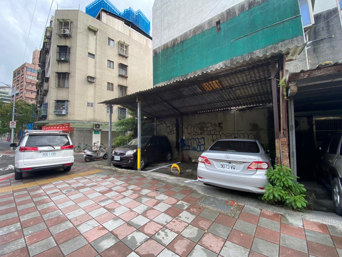市民大道六段(饒河街夜市旁)