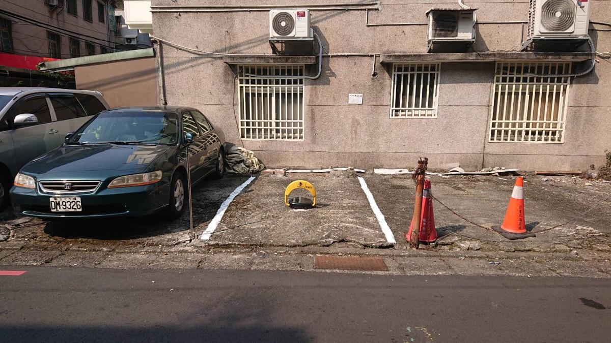 光正街精華車位