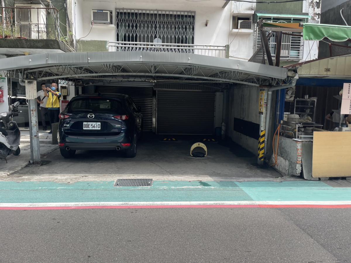 光復國小鄰近車位(頂棚下)