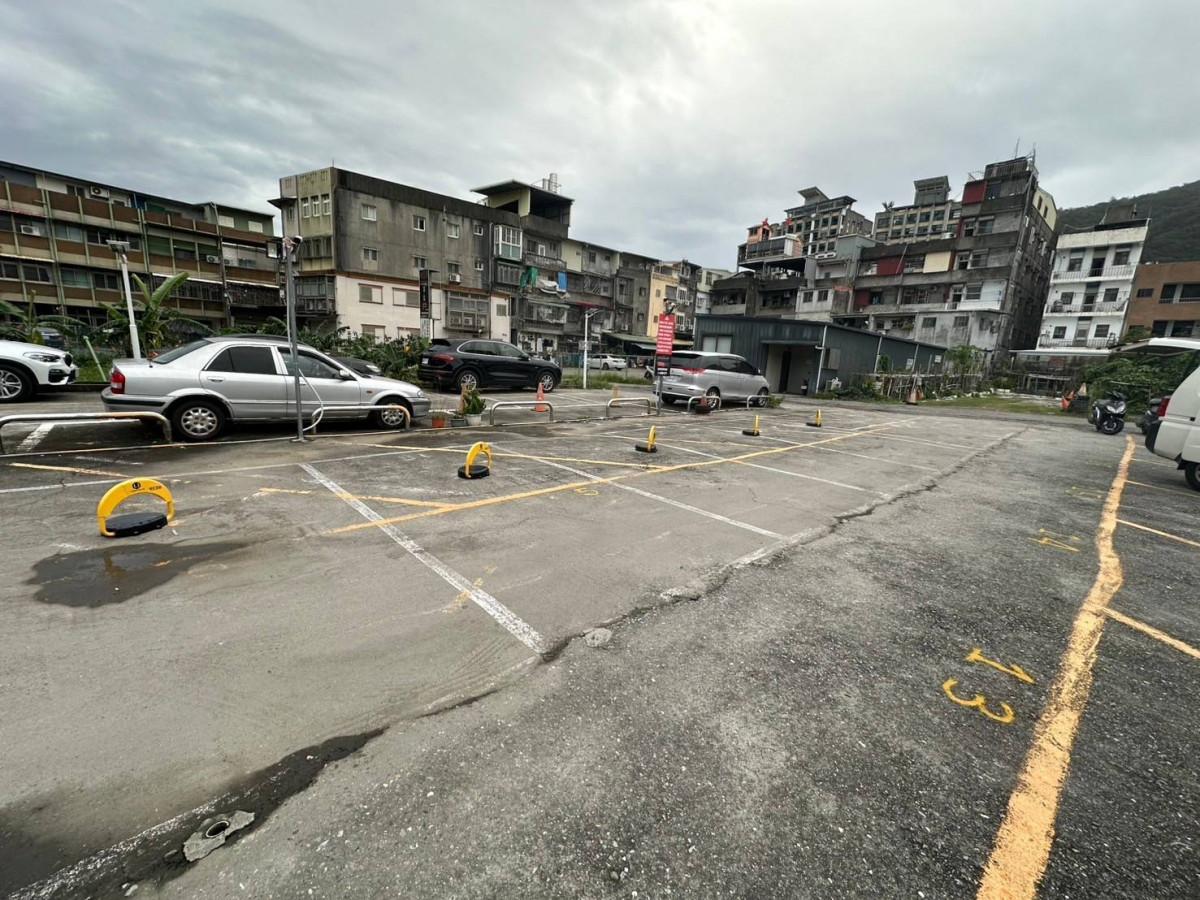 礁溪奕順軒後方車位