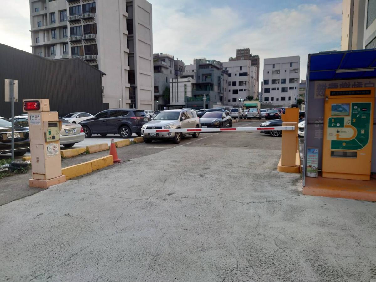 捷報華廈停車場