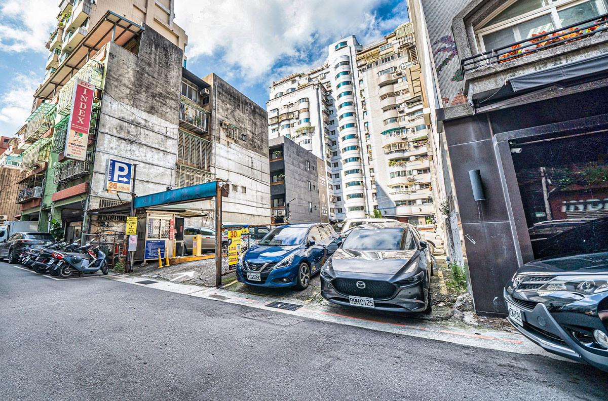 晴光市場旁車位(柵欄外)
