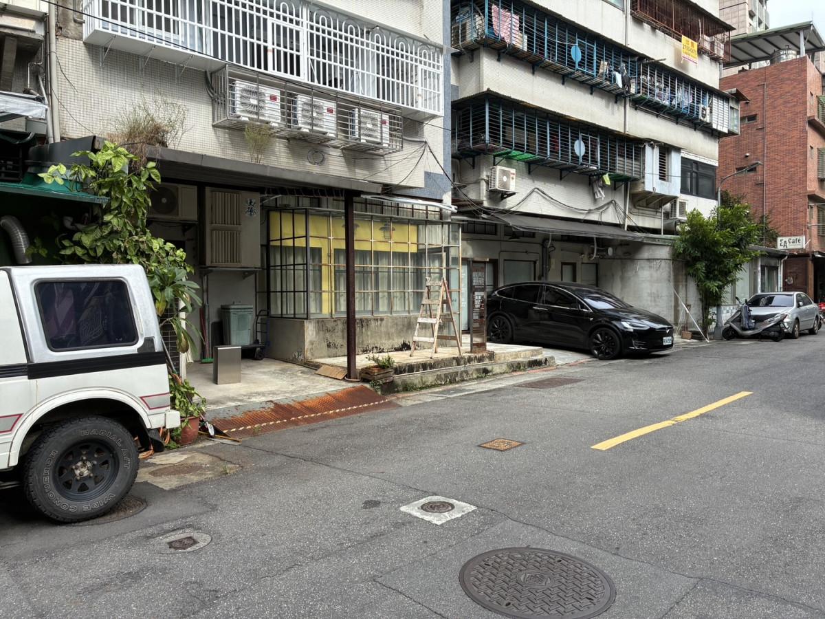 舒服生活咖啡廳絕美車位