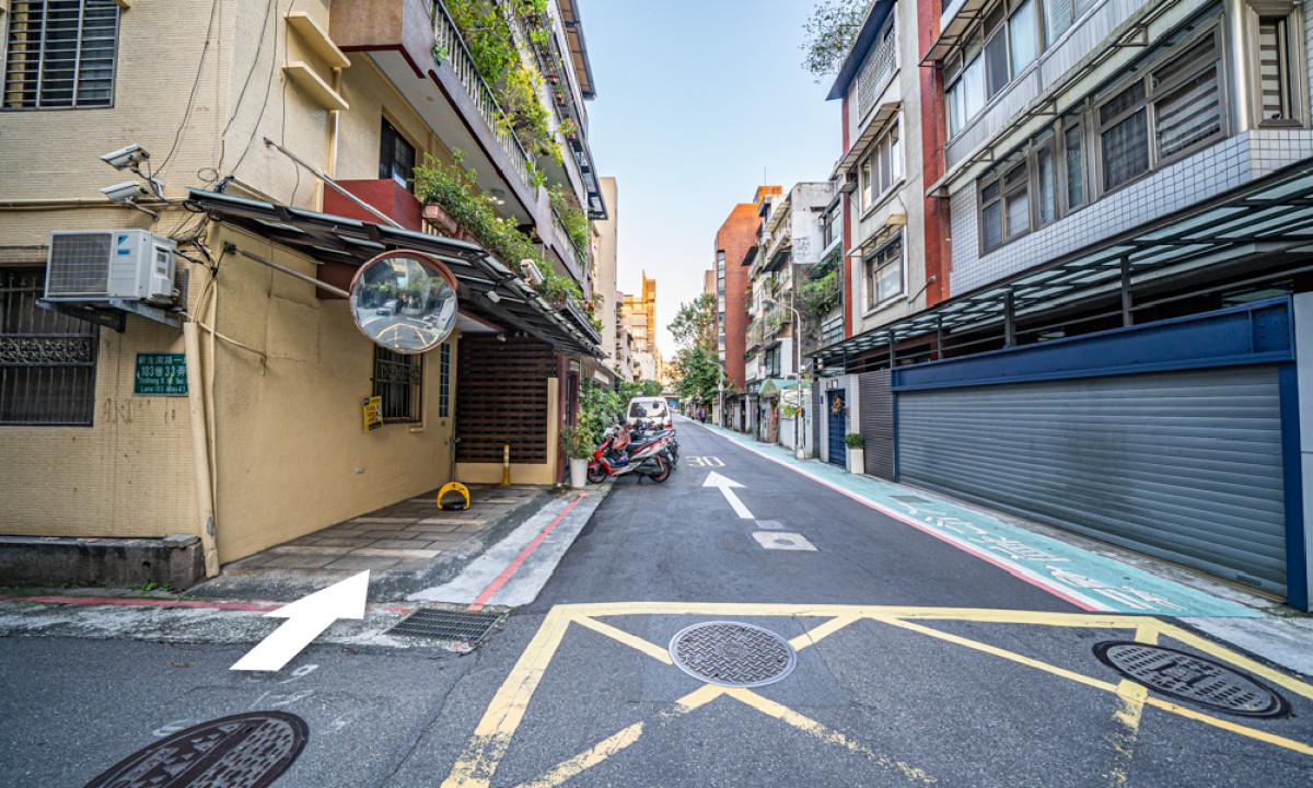 濟南路三段鄰近車位