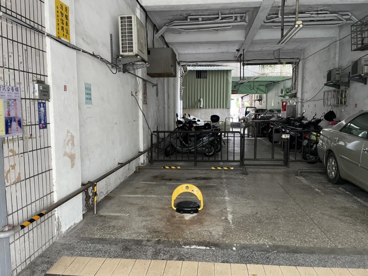 松山八德路易莎車位