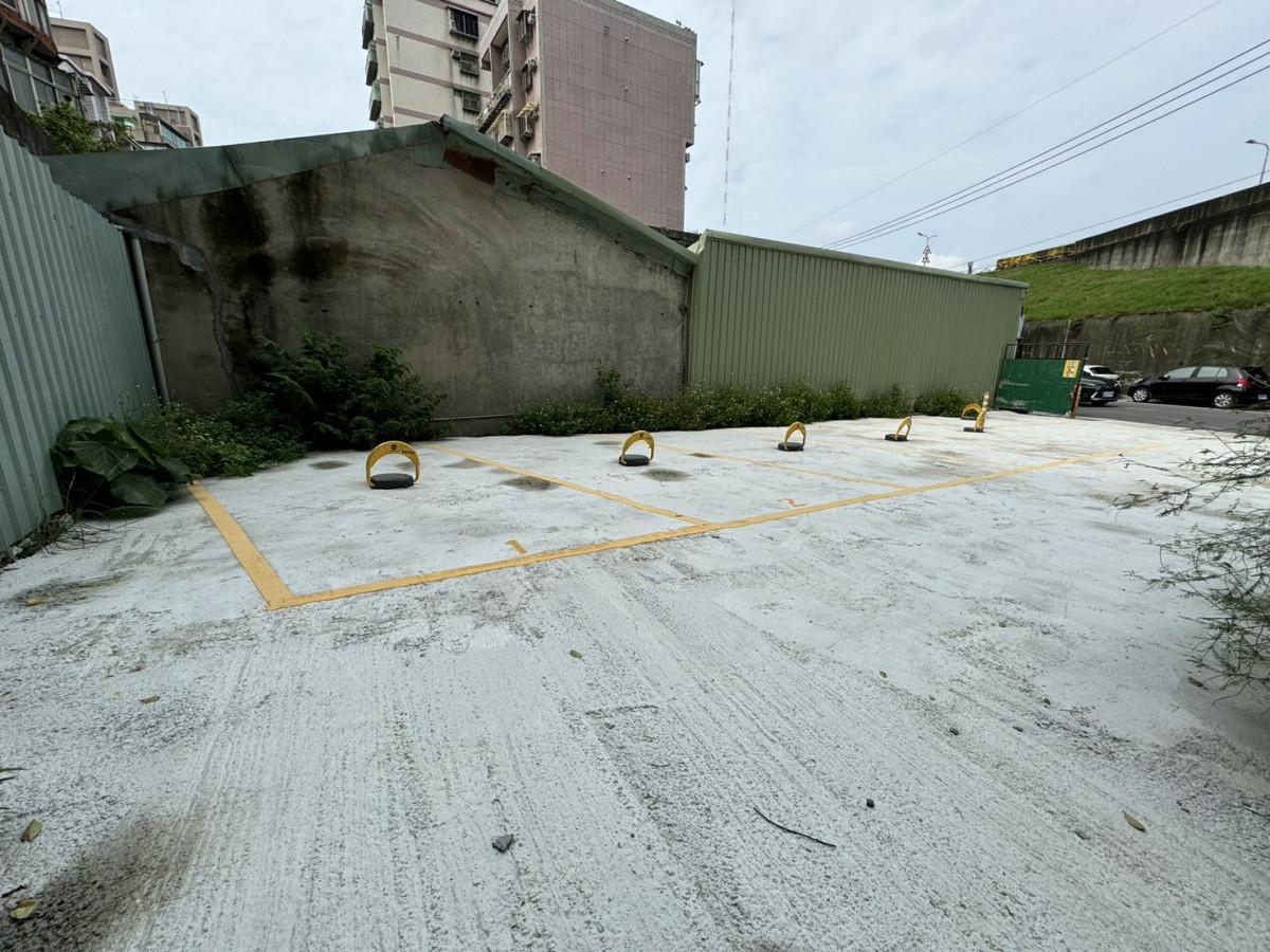 01號車位