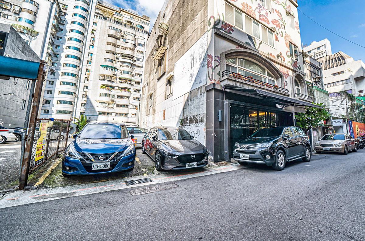 晴光市場旁車位(柵欄外)