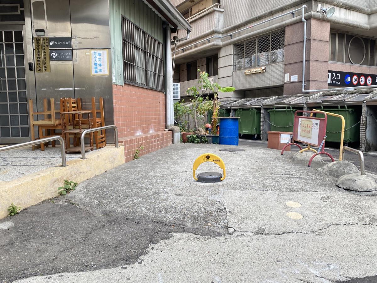 何厝街車位