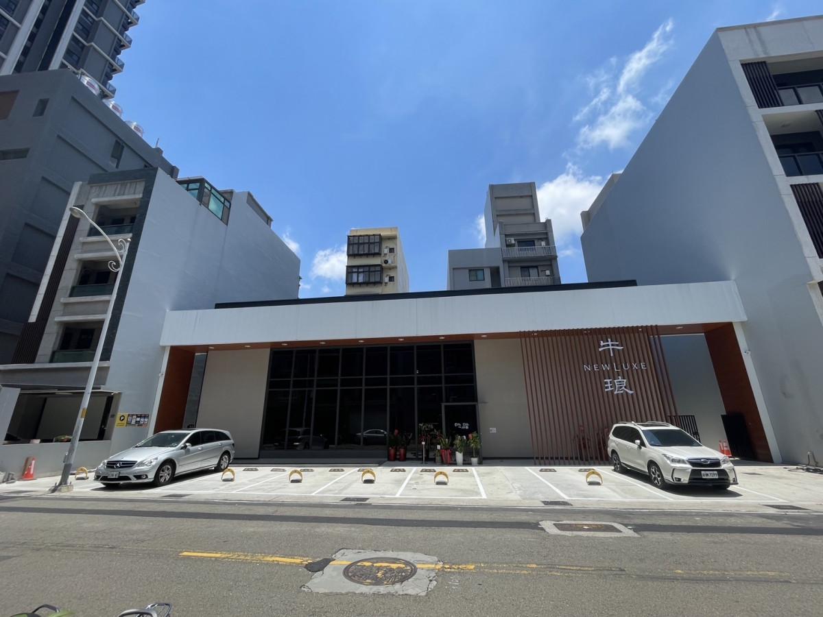 勝利九街精華車位