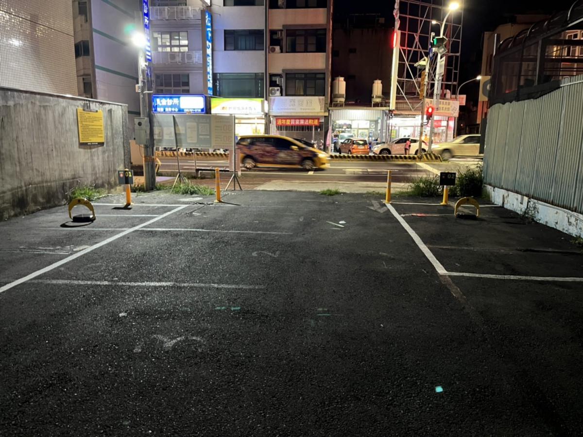 健康路精華車位