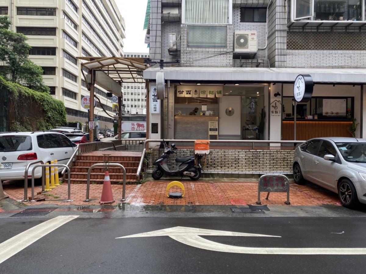 IKEA台北城市店鄰近車位