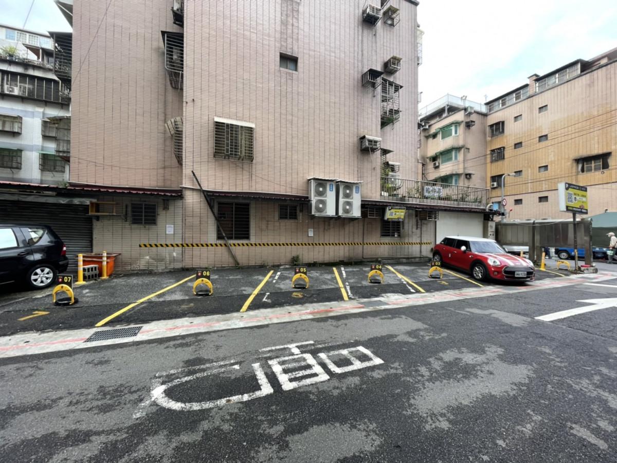月月公寓市府車位