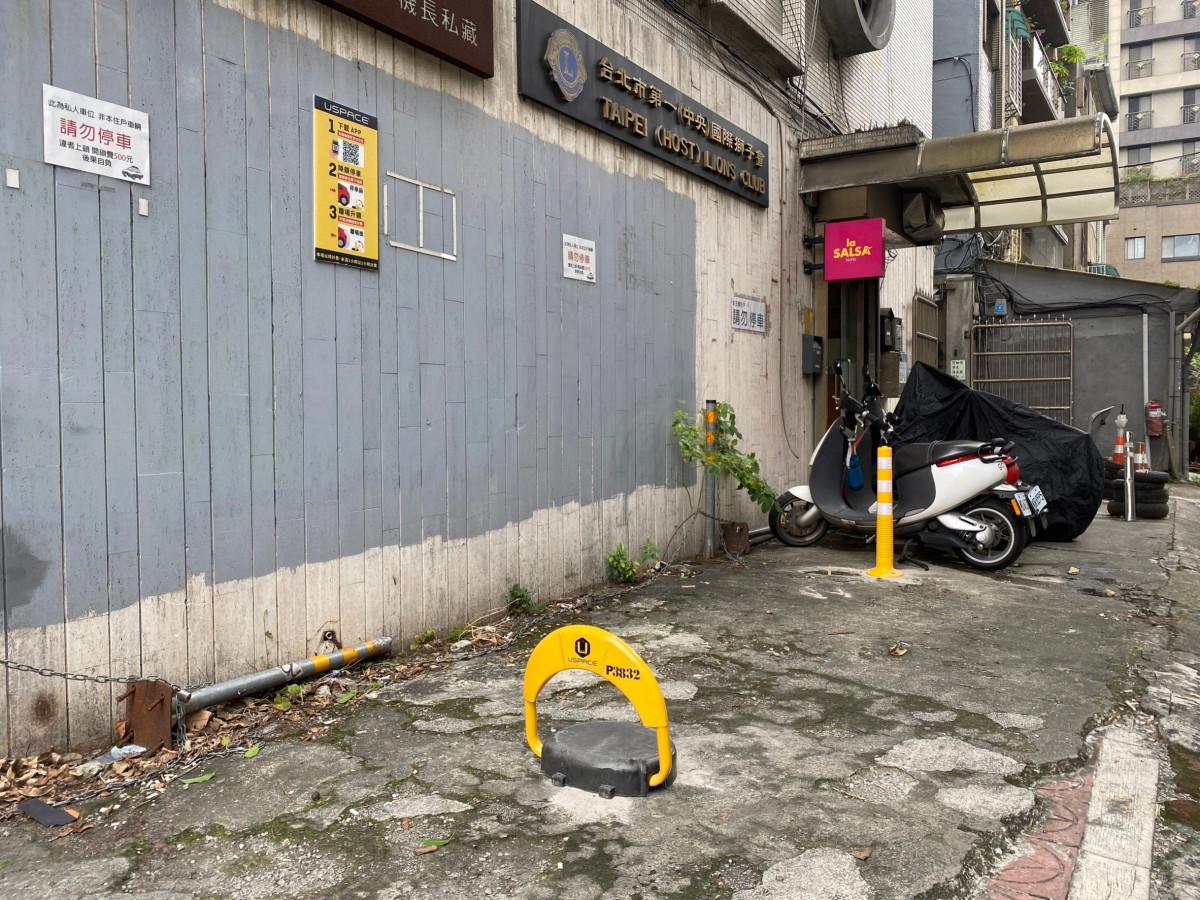 捷運忠孝新生五號出口鄰近車位