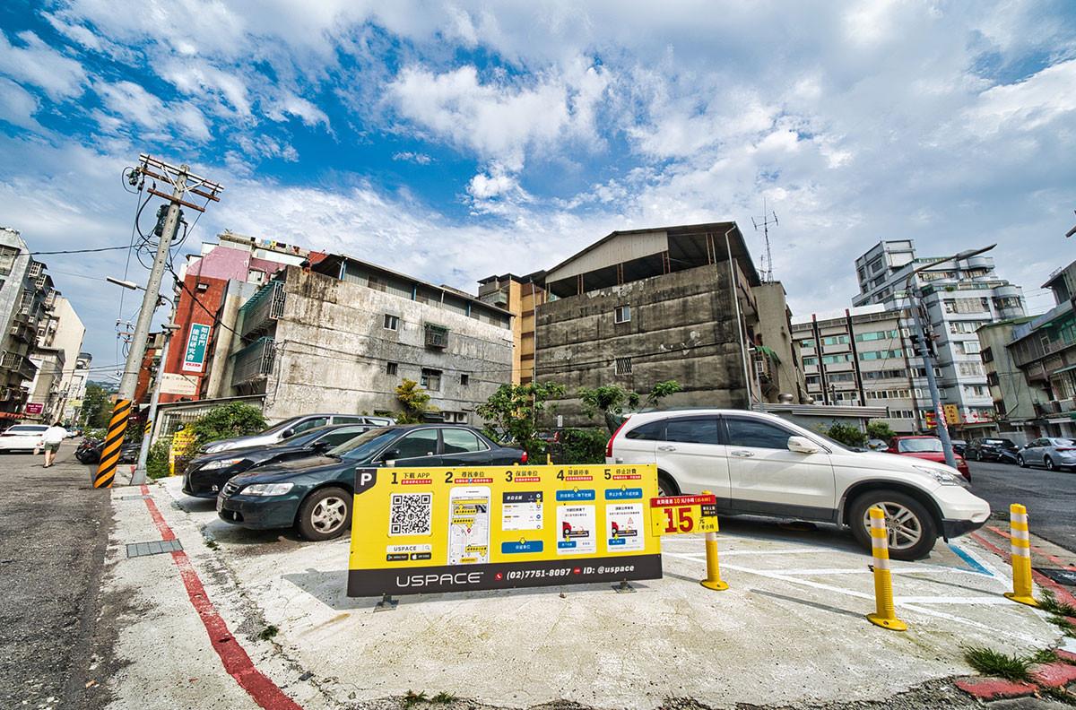 芝山站鄰近車位