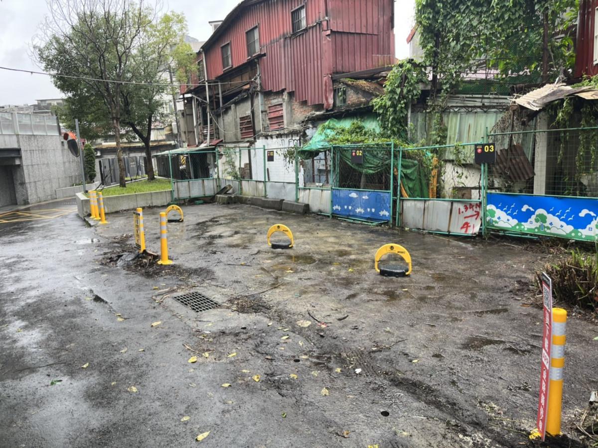 六張犁崇德街鄰近精華車位