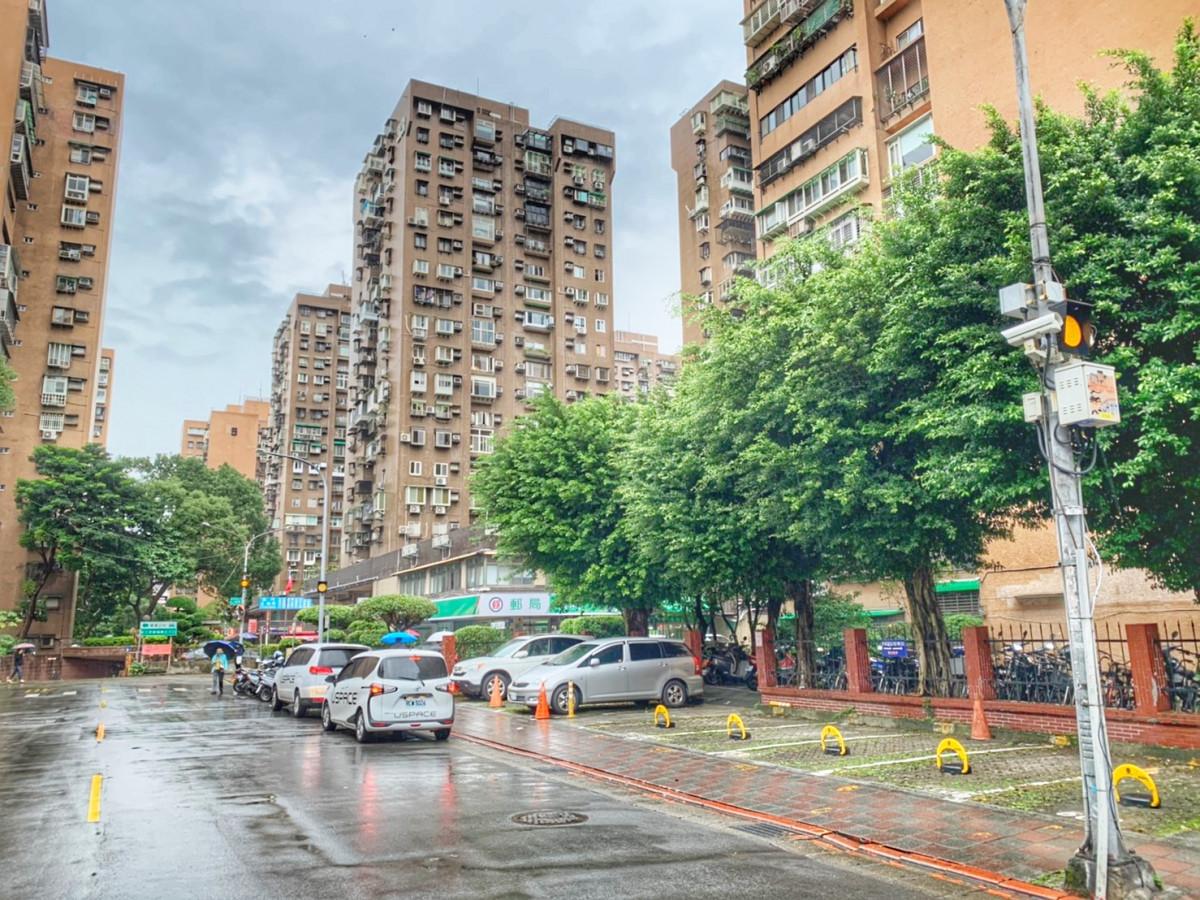 成功郵局鄰近車位