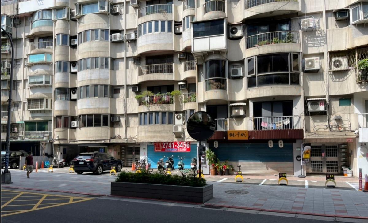 市民大道四段精華車位