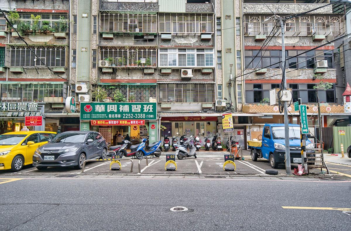 文化路一段精華車位