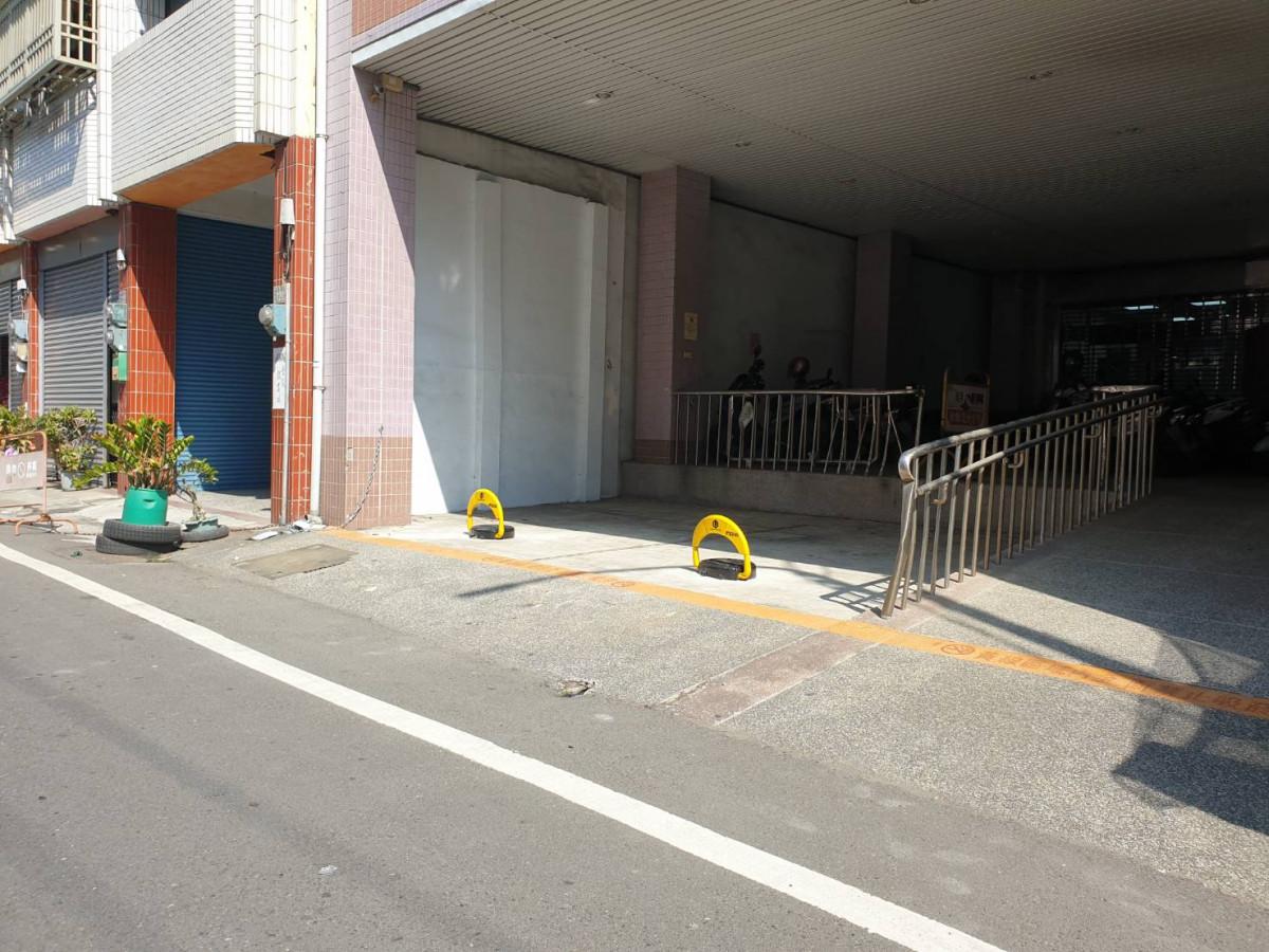 1號車位(左側車位)