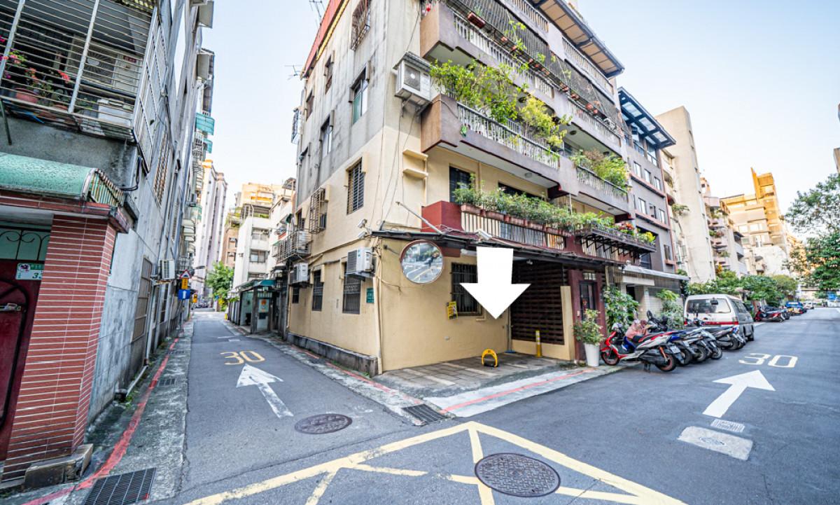 濟南路三段鄰近車位
