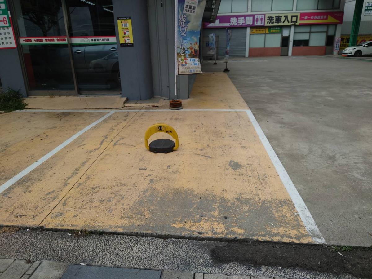 右邊車位(03)