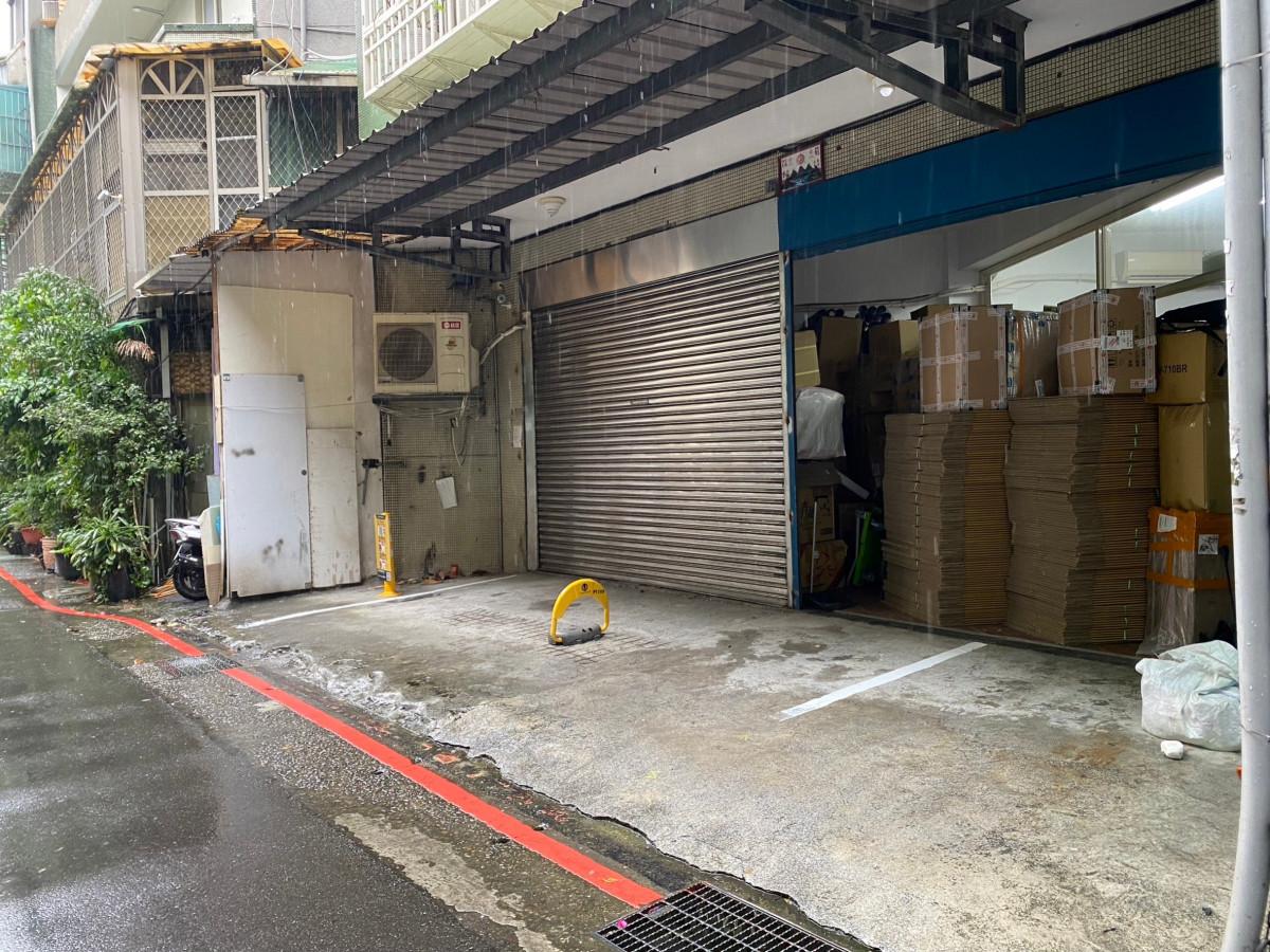 螢橋國小鄰近車位