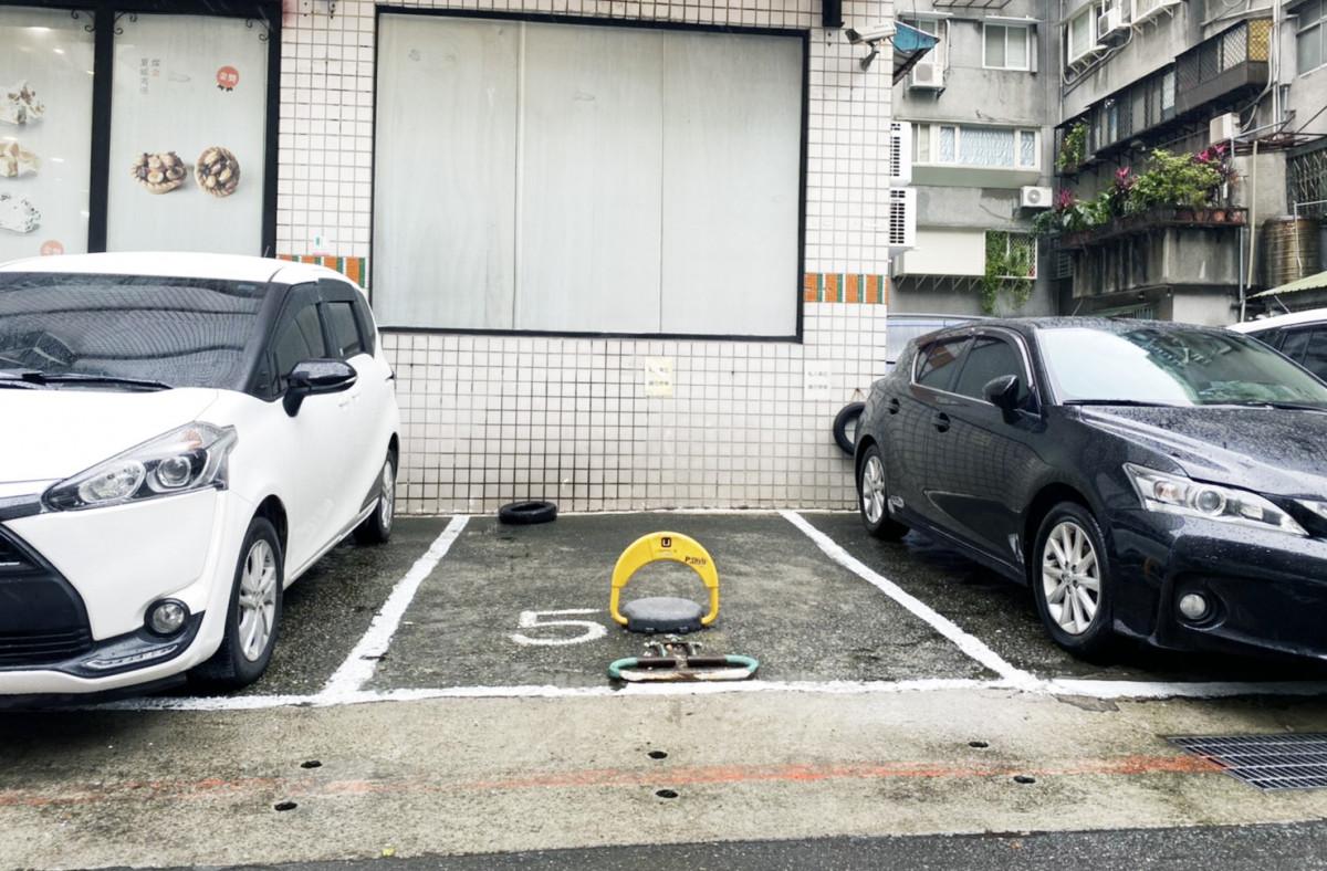 敦化北路車位(法蘭司麵包店旁)