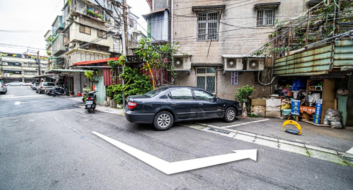 板橋第一運動場鄰近車位