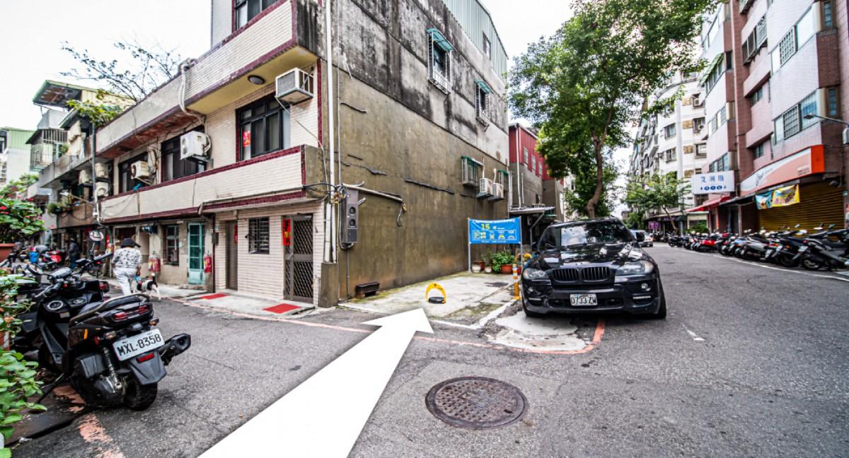 徐匯中學臨近車位