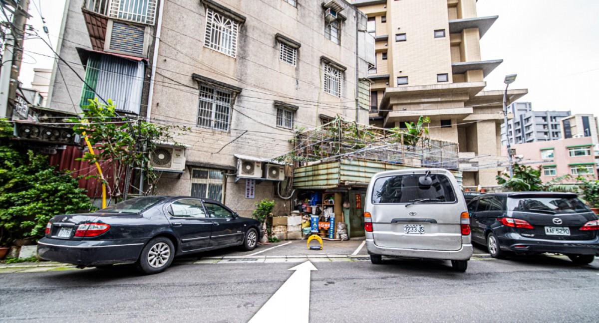 板橋第一運動場鄰近車位